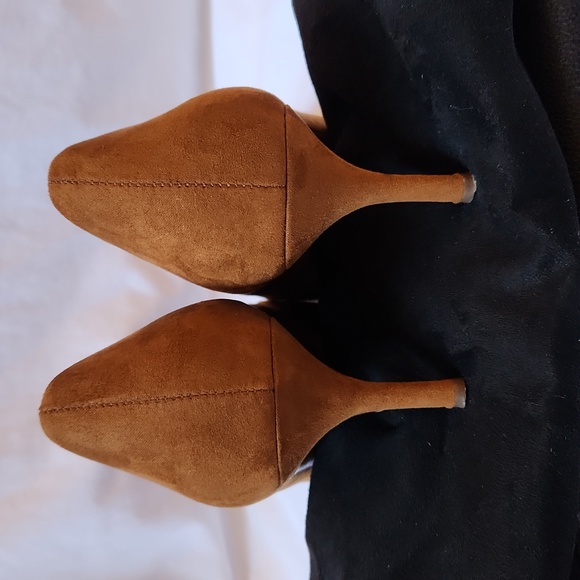 Charles by Charles David Camel Suede Kitten Heel sz 9m - Picture 3 of 6